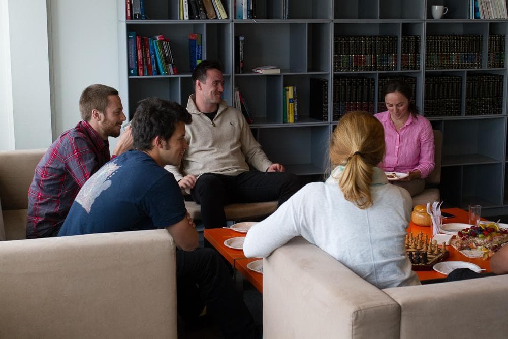 Summer interns of 2017 relaxing at Simula (Photo: Simula/Karoline Hagane)