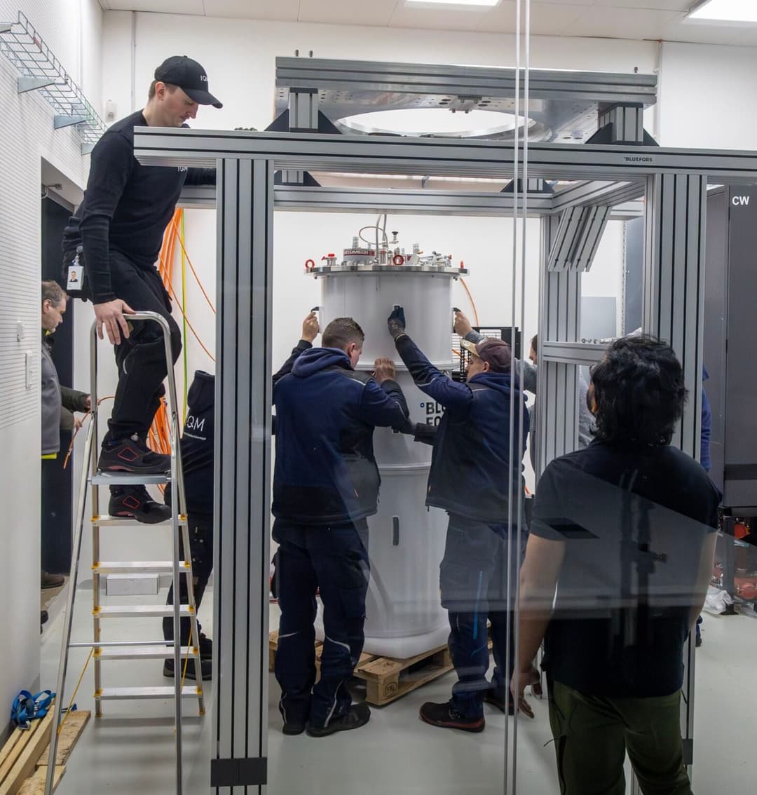 cryostat install of VLQ
