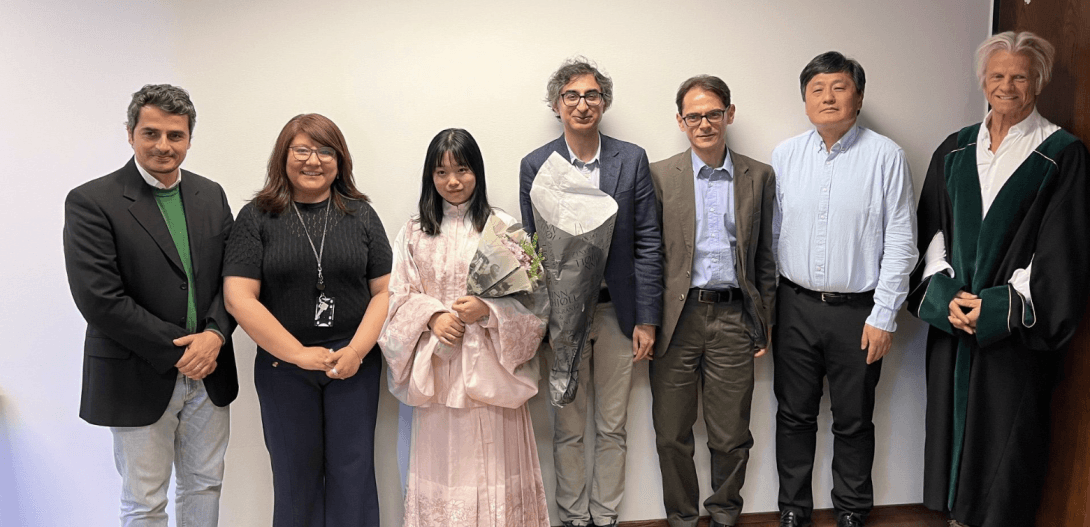 Xinyi defended her thesis.